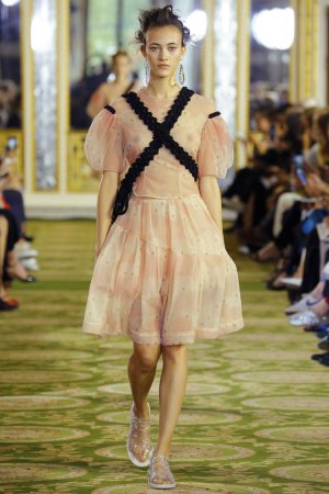 Simone Rocha（西蒙娜·罗莎）2024伦敦时装秀