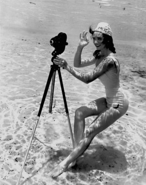 水下摄影开山鼻祖Bruce Mozert 1938年的水下摄影