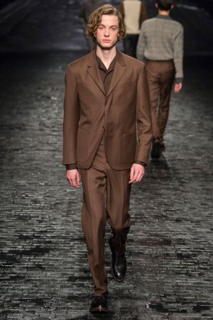 Corneliani（克莱利亚尼）2024米兰时装周男装秀