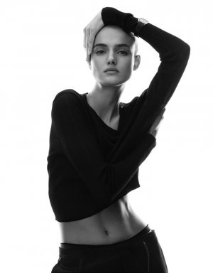 超模Blanca Padilla（布兰卡·帕迪拉）演绎《Vogue》杂志大片