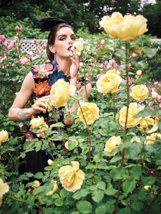 超模Hilary Rhoda 演绎《Vogue》阿拉伯版时尚杂志大片