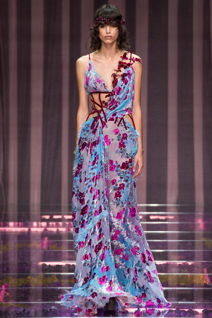 Atelier Versace（范思哲）2024秋冬巴黎时装周秀场大片