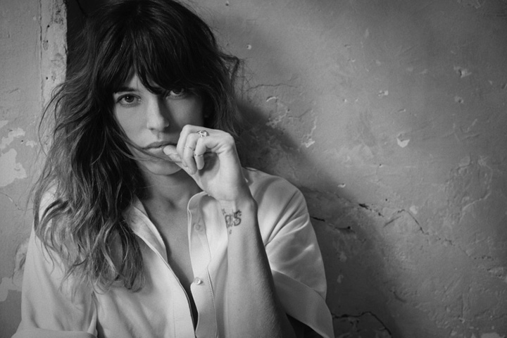 Lou Doillon 登《S Moda》时尚杂志封面 展现轻松着装风格