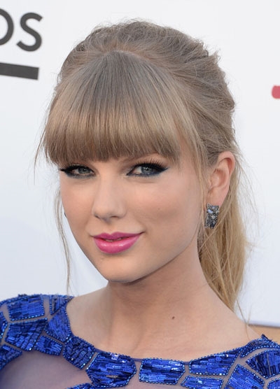 优雅复古女神泰勒·斯威夫特（Taylor Swift）精彩妆容赏析