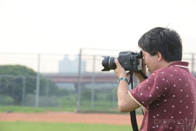 高中制服女孩写真实拍现场与访谈