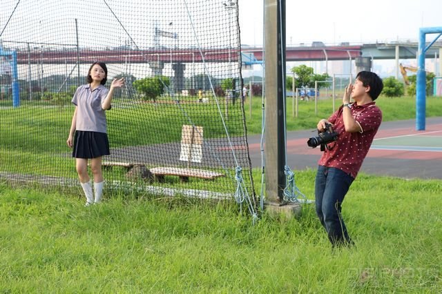 高中制服女孩写真实拍现场与访谈