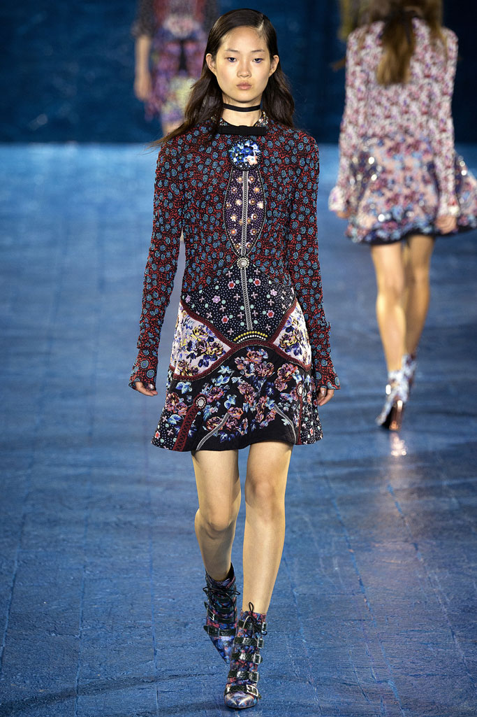 Mary Katrantzou（玛丽·卡特兰佐）2024伦敦时装秀