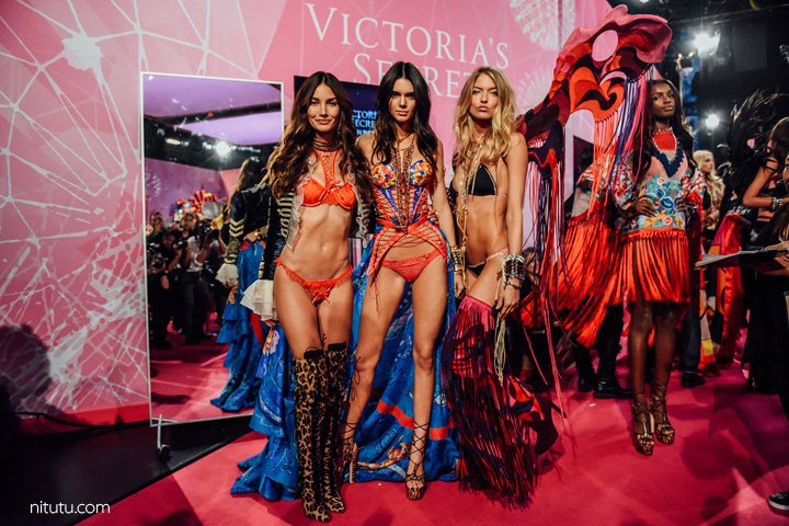 Victoria's Secret（维多利亚的秘密）2024内衣秀后台