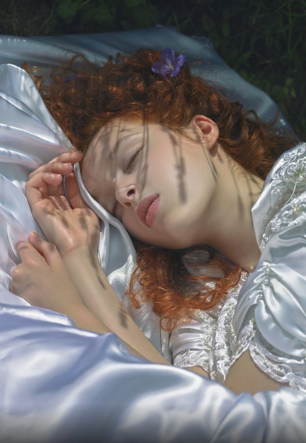 摄影师Agnieszka Lorek：哥特范儿的森女人像