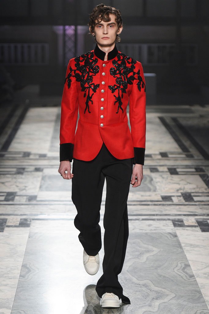 Alexander McQueen（亚历山大·麦昆）2024伦敦男装周时装秀