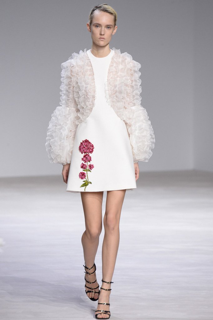 Giambattista Valli（詹巴迪斯塔·瓦利）2024高级定制时装秀