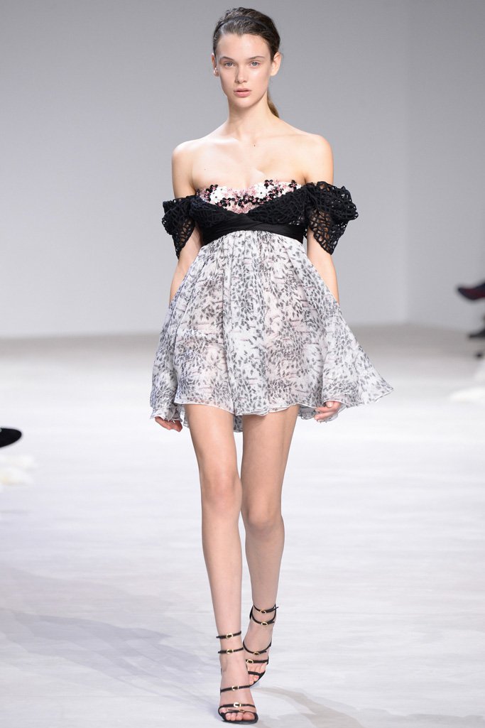 Giambattista Valli（詹巴迪斯塔·瓦利）2024高级定制时装秀