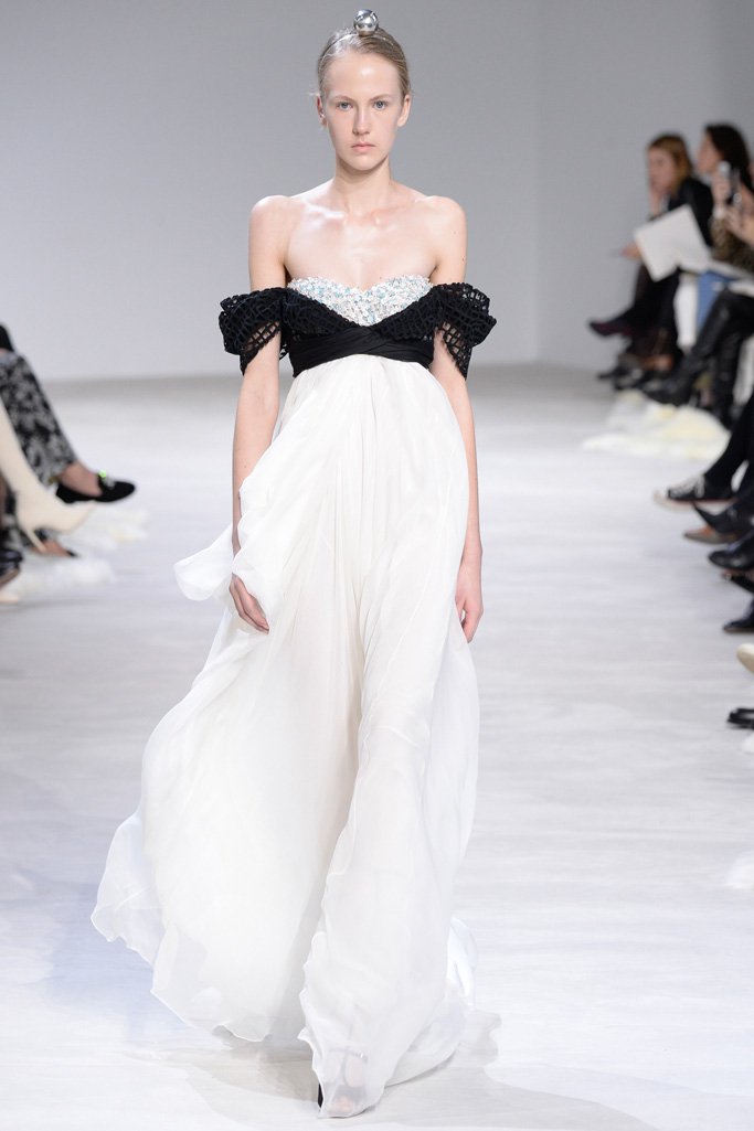 Giambattista Valli（詹巴迪斯塔·瓦利）2024高级定制时装秀