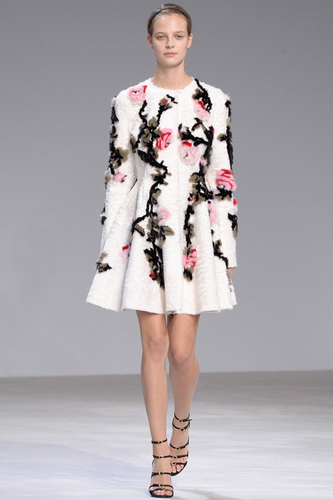 Giambattista Valli（詹巴迪斯塔·瓦利）2024高级定制时装秀