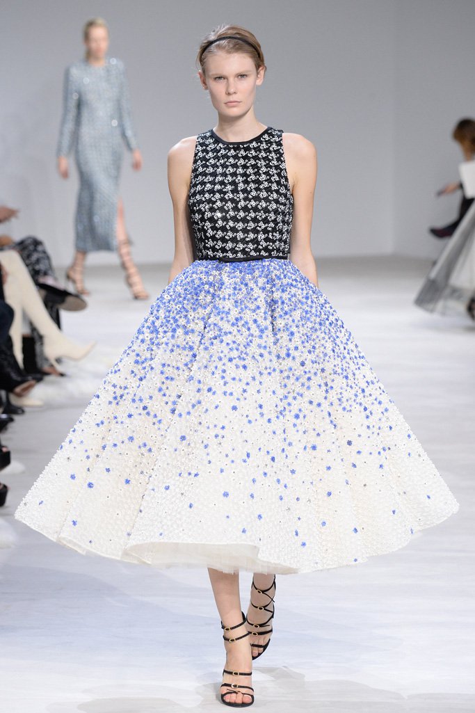 Giambattista Valli（詹巴迪斯塔·瓦利）2024高级定制时装秀