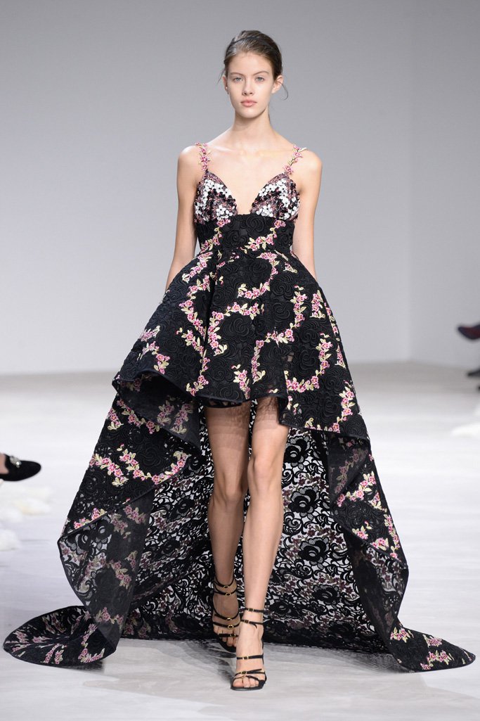 Giambattista Valli（詹巴迪斯塔·瓦利）2024高级定制时装秀