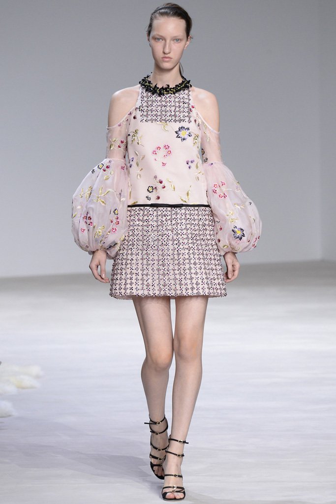 Giambattista Valli（詹巴迪斯塔·瓦利）2024高级定制时装秀