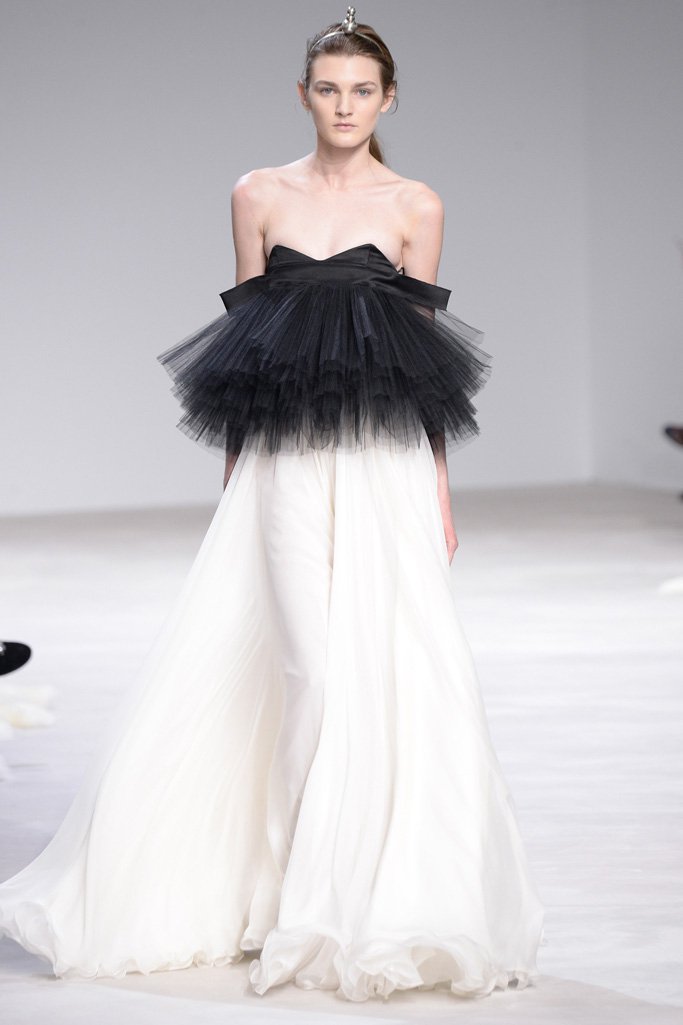 Giambattista Valli（詹巴迪斯塔·瓦利）2024高级定制时装秀