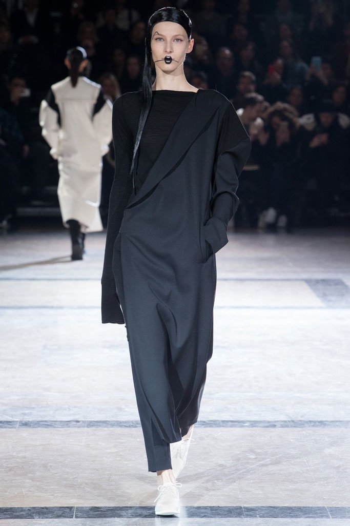 Yohji Yamamoto（山本耀司）2024巴黎时装周女装秀