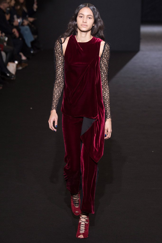 Roland Mouret（罗兰·穆雷）2024巴黎时装周女装秀