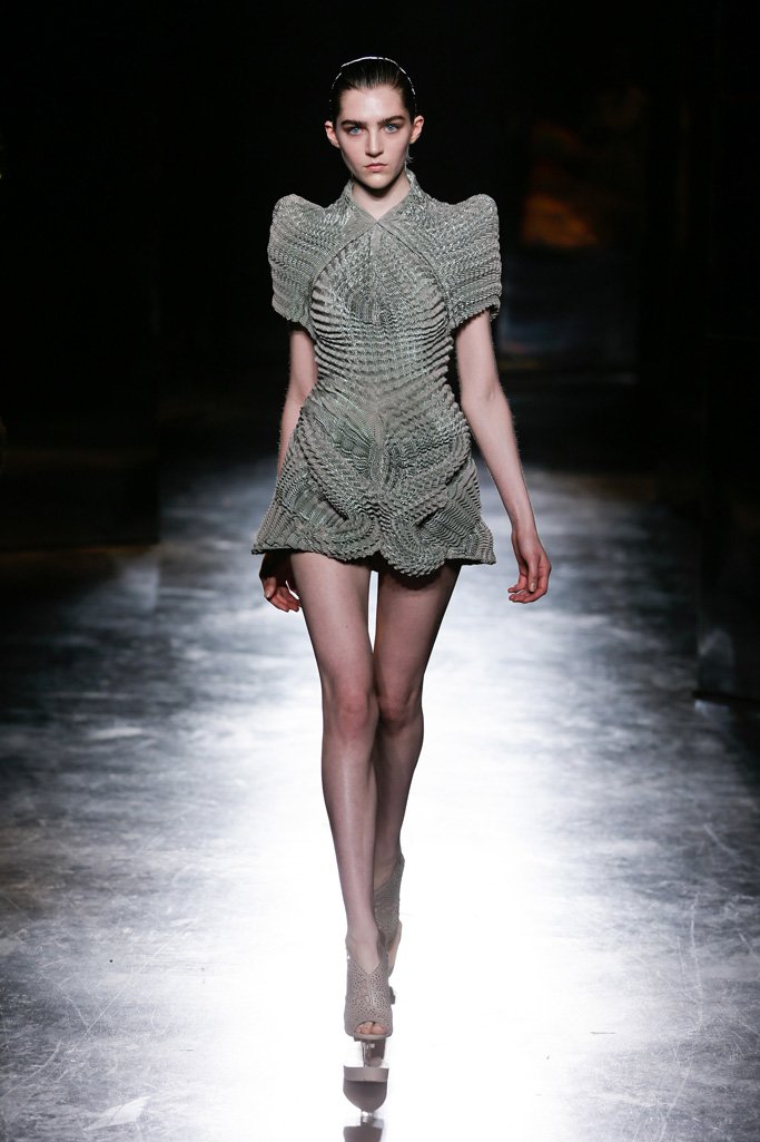 Iris Van Herpen 2024巴黎时装周女装秀