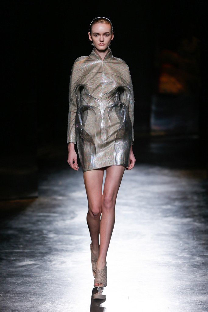 Iris Van Herpen 2024巴黎时装周女装秀