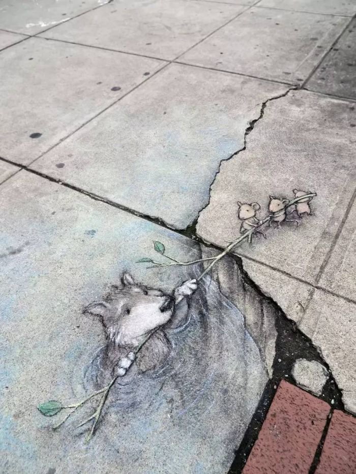 粉笔画艺术大师David Zinn 他靠一支粉笔在路上养了29年动物