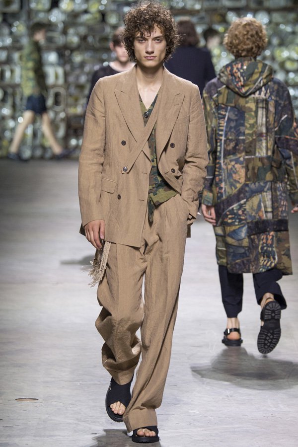 Dries Van Noten（德赖斯·范诺顿）2024巴黎时装男装秀