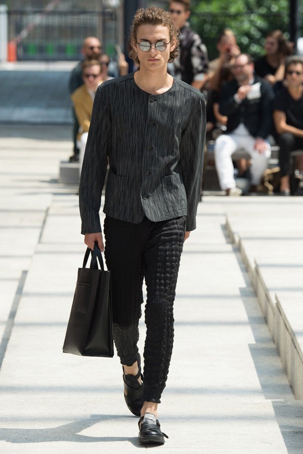 Issey Miyake（三宅一生）2024巴黎男装周男装秀