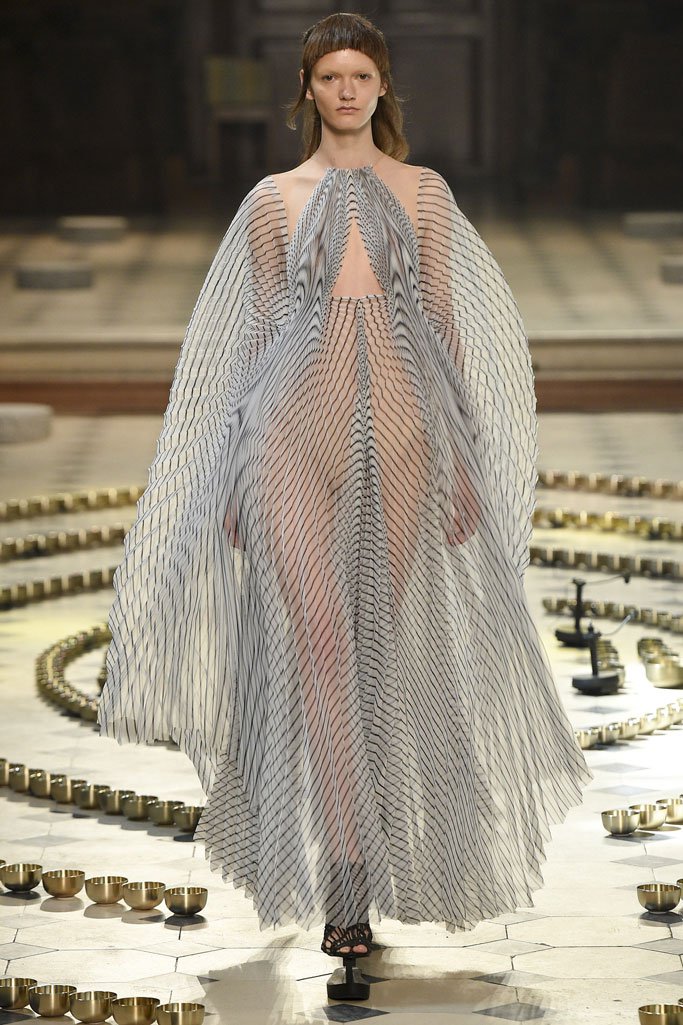 Iris van Herpen 2024巴黎时装周女装高级定制秀