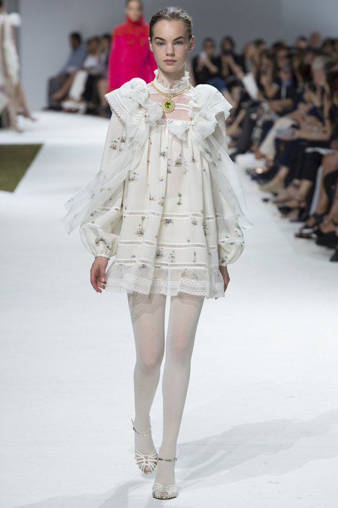 Giambattista Valli 2024巴黎时装周女装高级定制秀