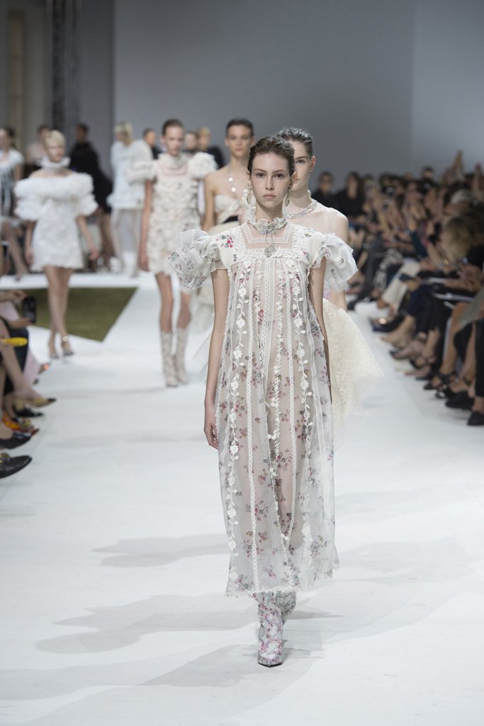 Giambattista Valli 2024巴黎时装周女装高级定制秀