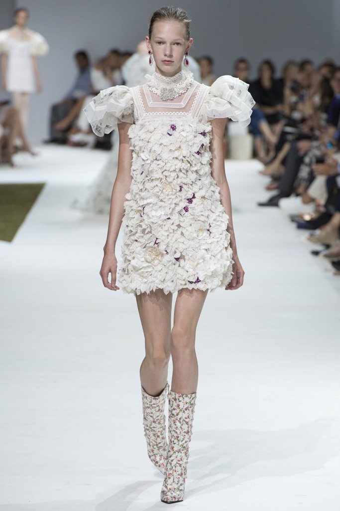 Giambattista Valli 2024巴黎时装周女装高级定制秀