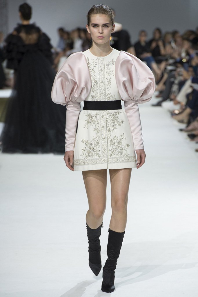 Giambattista Valli 2024巴黎时装周女装高级定制秀