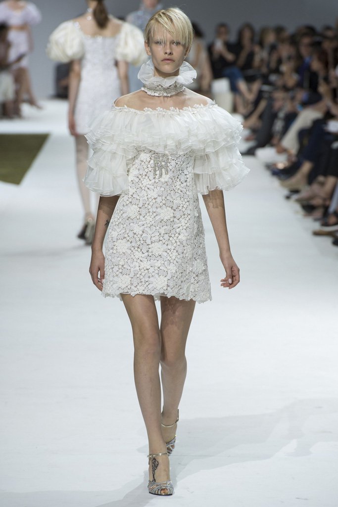 Giambattista Valli 2024巴黎时装周女装高级定制秀