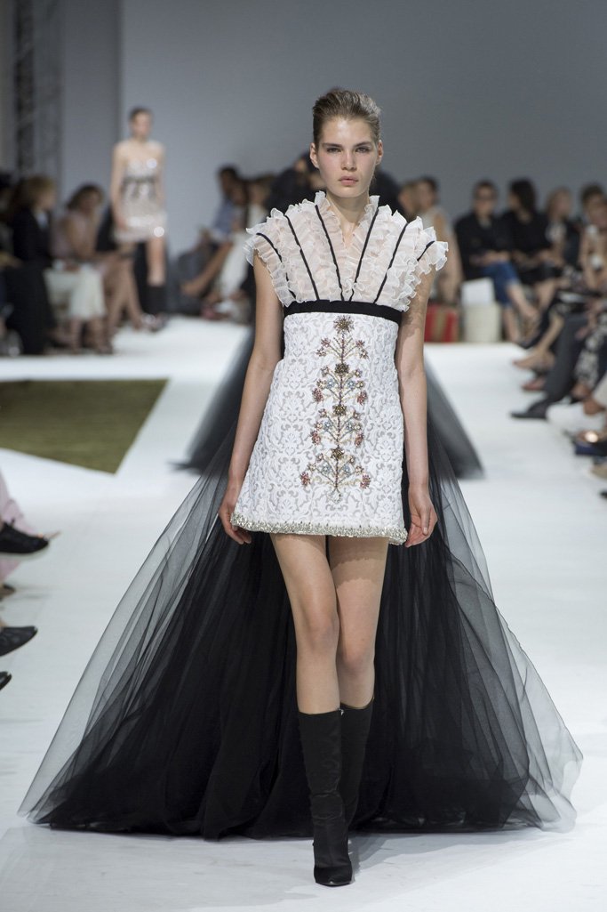 Giambattista Valli 2024巴黎时装周女装高级定制秀