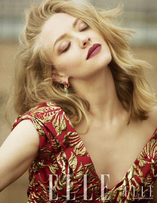 女星Amanda Seyfried 演绎《Elle》时尚杂志大片