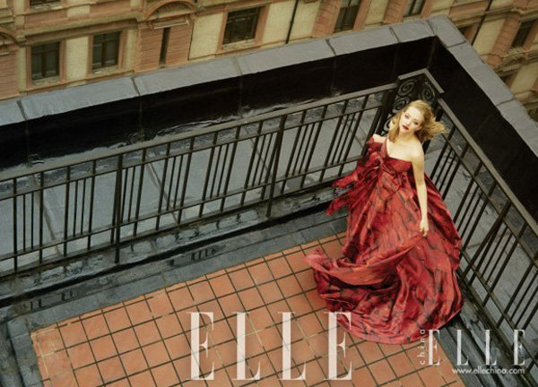 女星Amanda Seyfried 演绎《Elle》时尚杂志大片