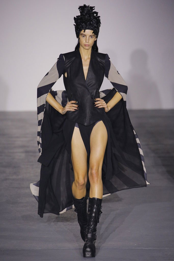 Gareth Pugh（加勒斯·普）2024伦敦时装周女装发布会