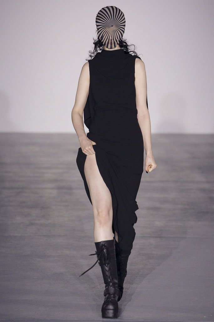 Gareth Pugh（加勒斯·普）2024伦敦时装周女装发布会