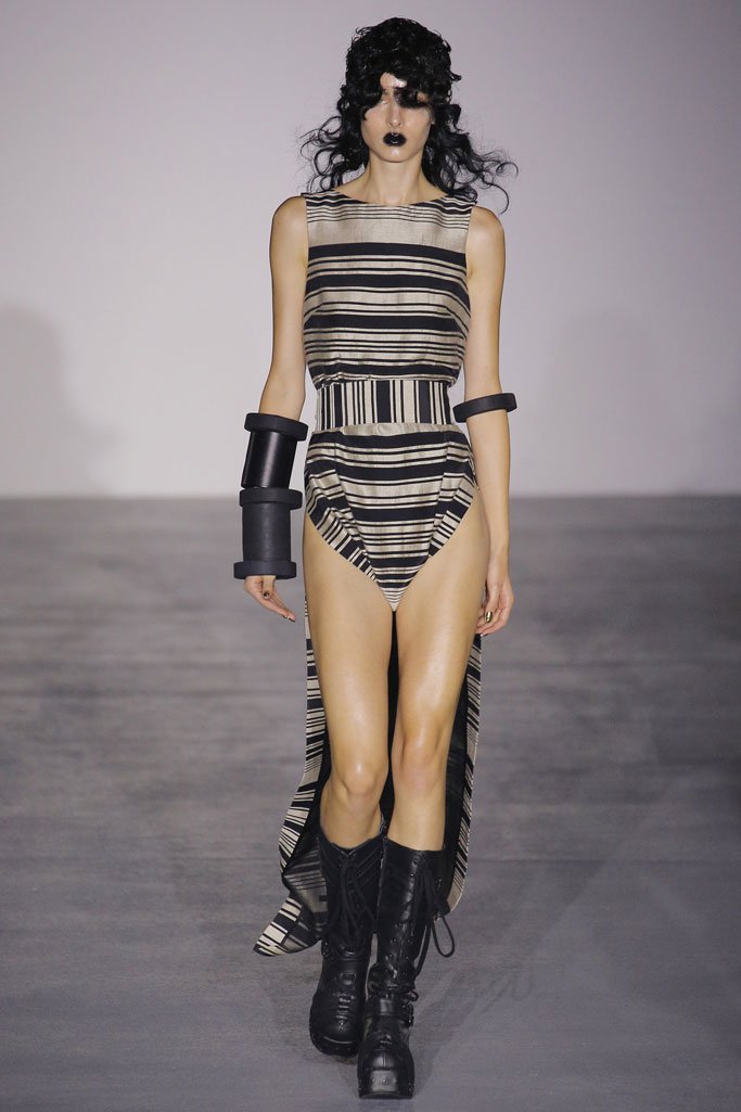 Gareth Pugh（加勒斯·普）2024伦敦时装周女装发布会