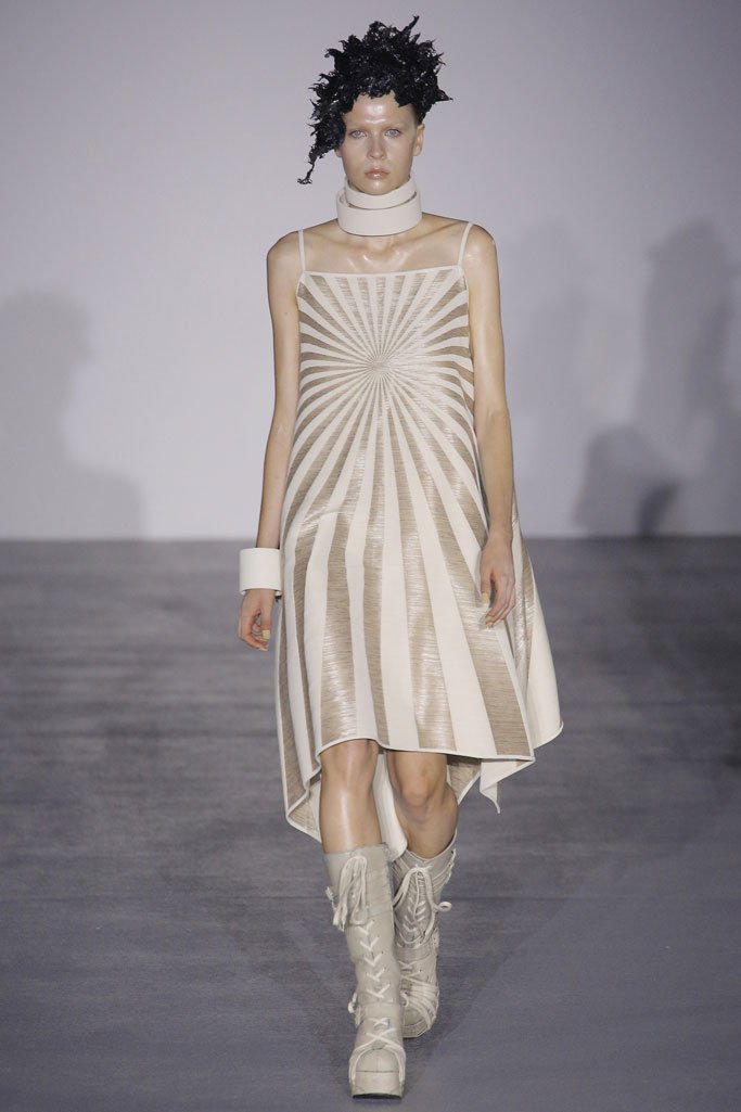 Gareth Pugh（加勒斯·普）2024伦敦时装周女装发布会