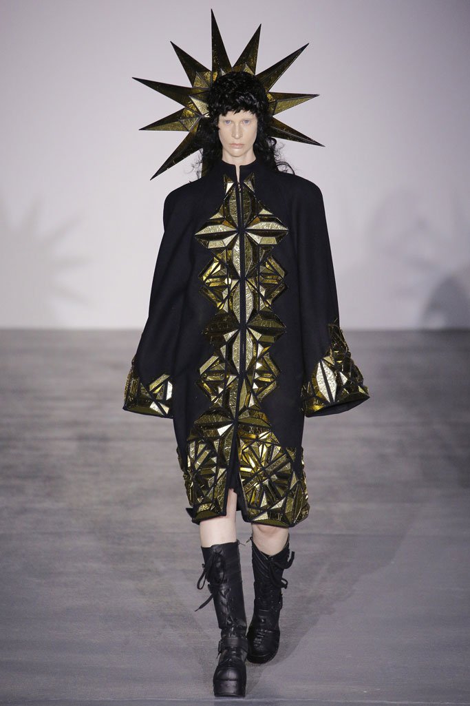 Gareth Pugh（加勒斯·普）2024伦敦时装周女装发布会