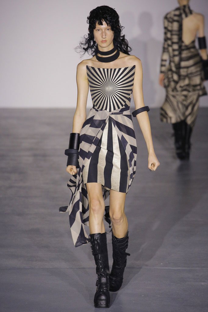 Gareth Pugh（加勒斯·普）2024伦敦时装周女装发布会