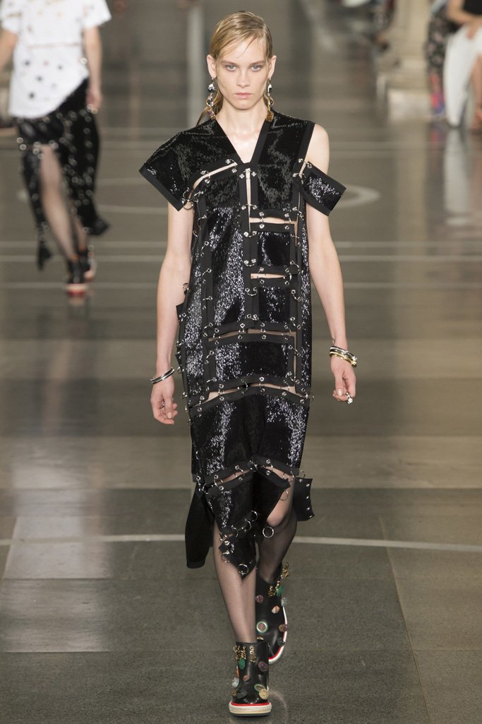 Christopher Kane 2024伦敦时装周女装秀