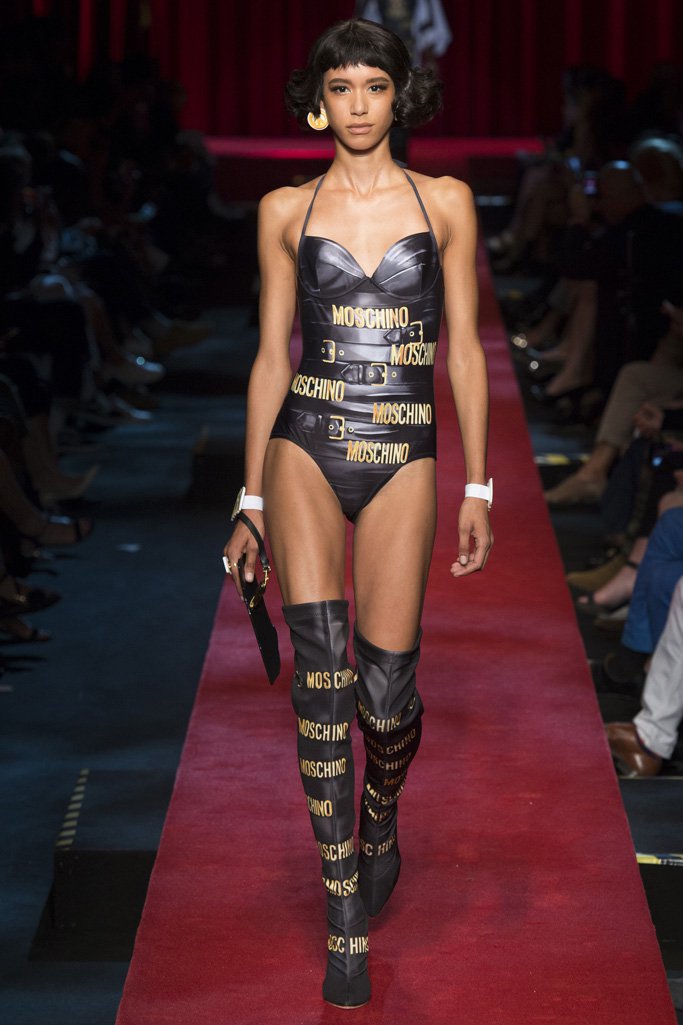 Moschino（莫斯奇诺）2024米兰时装周女装秀