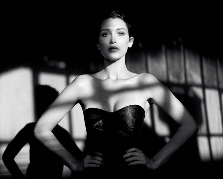 超模Bella Hadid 演绎《Harper’s Bazaar》时尚杂志大片