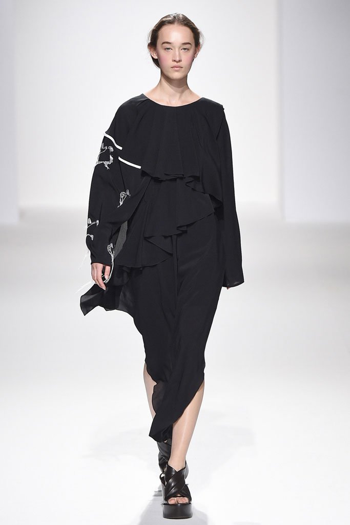 Chalayan（卡拉扬）2024巴黎时装周女装秀