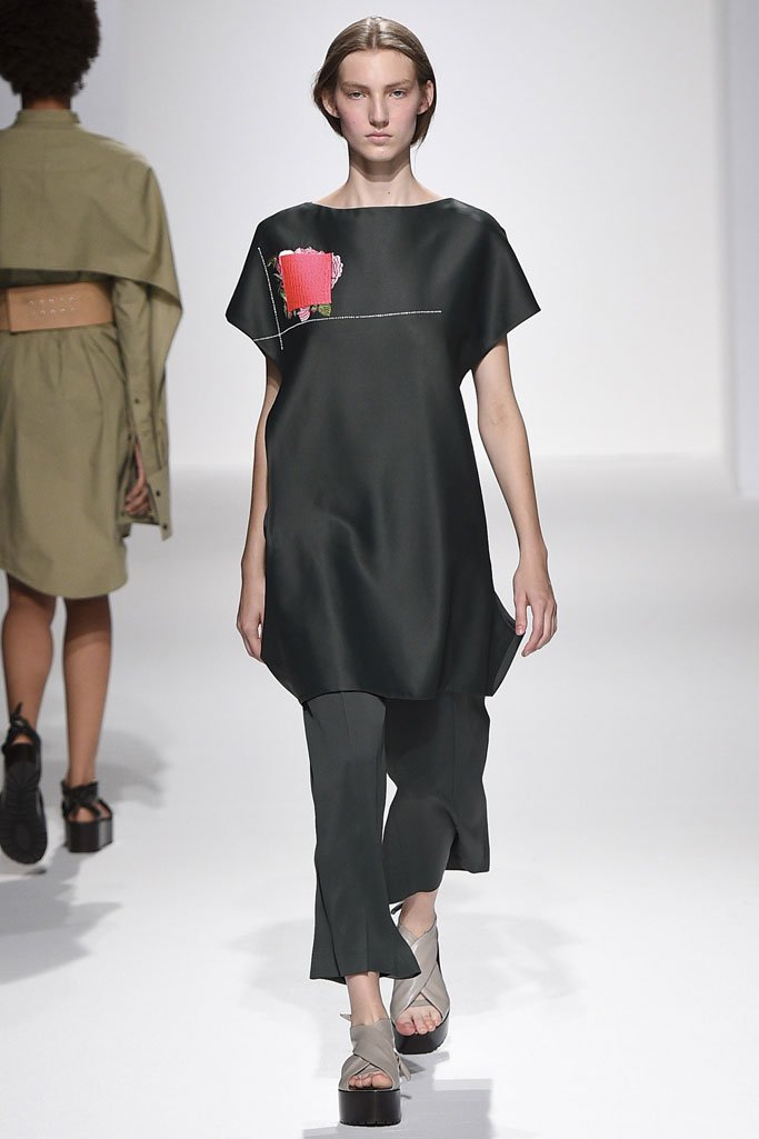 Chalayan（卡拉扬）2024巴黎时装周女装秀