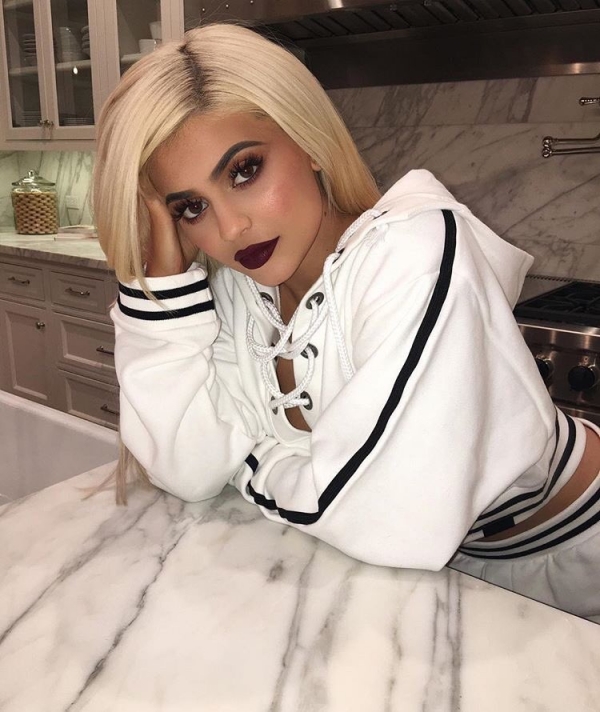 凯莉•詹娜 (Kylie Jenner)最新街拍合辑 大解析